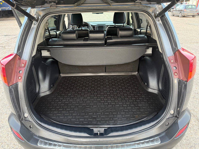Toyota Rav4 2.2 D4D AWD - автомобили, коли, обяви за нови и употребявани 15