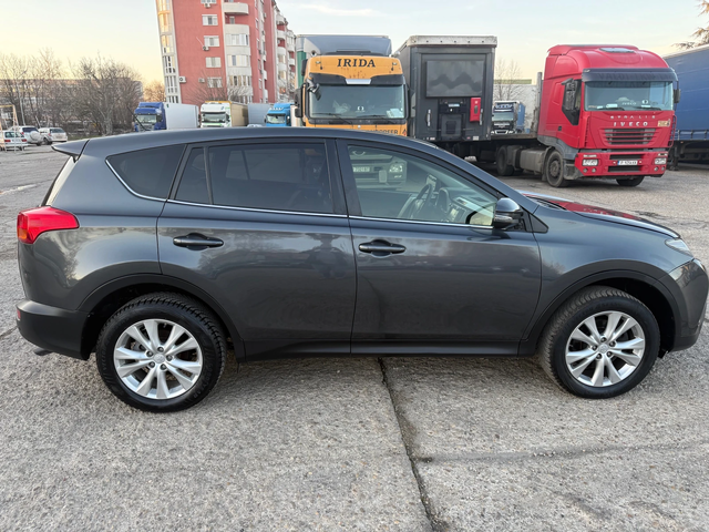 Toyota Rav4 2.2 D4D AWD - автомобили, коли, обяви за нови и употребявани 4