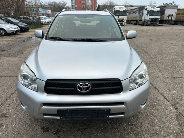 Toyota Rav4 2.0 D4D - автомобили, коли, обяви за нови и употребявани 1