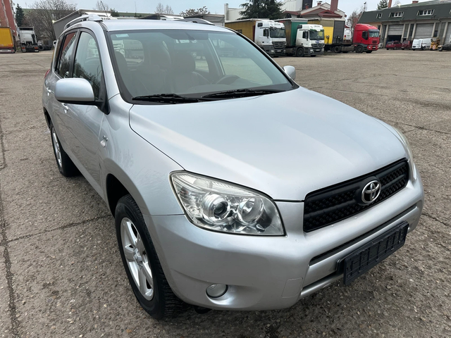 Toyota Rav4 2.0 D4D - автомобили, коли, обяви за нови и употребявани 2