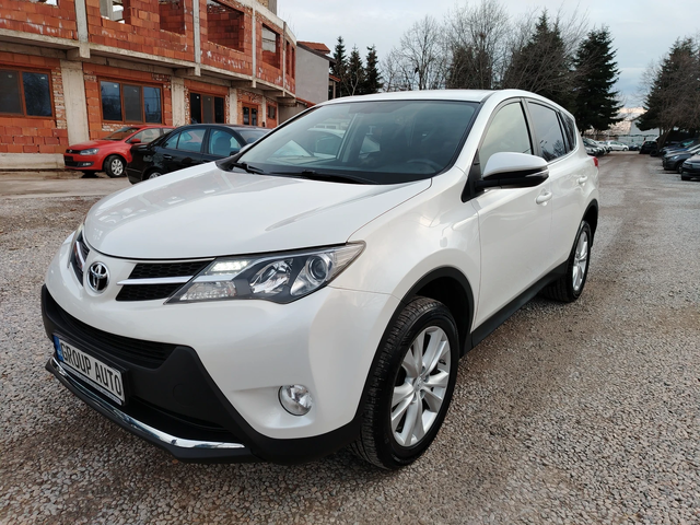 Toyota Rav4 2.2 D4D-150к.с/4x4/КЛИМАТРОНИК /НАВИГАЦИЯ!!! - автомобили, коли, обяви за нови и употребявани 2