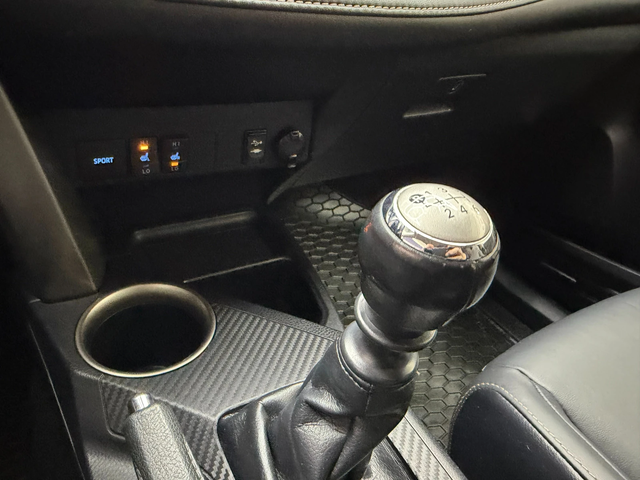 Toyota Rav4 2.0i* 4x4* СЕРВИЗНА КНИЖКА С ПЪЛНА ИСТОРИЯ В ТОЙОТ - автомобили, коли, обяви за нови и употребявани 11