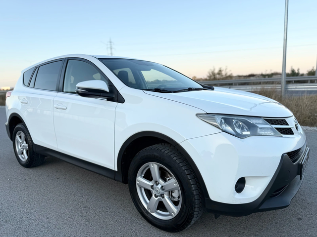 Toyota Rav4 2.0 D-4D / AWD 4X4 / AVTOPILOT / 186 000km !!! - автомобили, коли, обяви за нови и употребявани 0