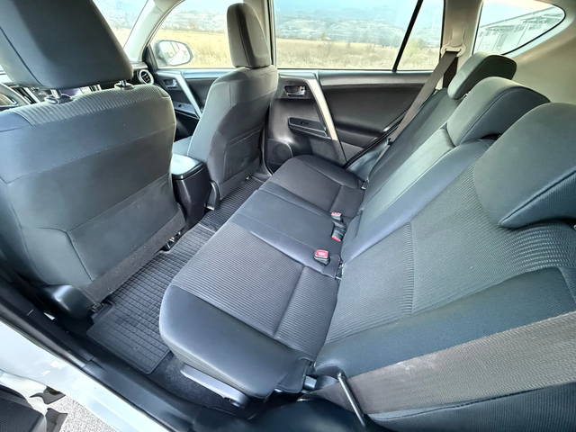 Toyota Rav4 2.0 D-4D / AWD 4X4 / AVTOPILOT / 186 000km !!! - автомобили, коли, обяви за нови и употребявани 11