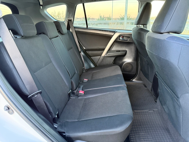 Toyota Rav4 2.0 D-4D / AWD 4X4 / AVTOPILOT / 186 000km !!! - автомобили, коли, обяви за нови и употребявани 12