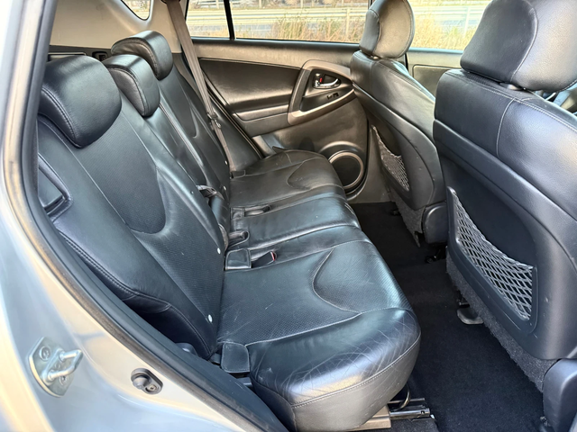 Toyota Rav4 2.2 D-4D / 4X4 / EXECUTIVE / KOJA / KEYLESS / NAVI - автомобили, коли, обяви за нови и употребявани 11