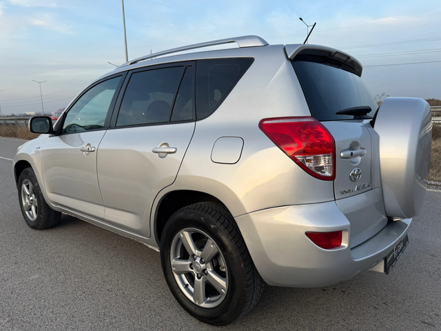 Toyota Rav4 2.2 D-4D / 4X4 / EXECUTIVE / KOJA / KEYLESS / NAVI - автомобили, коли, обяви за нови и употребявани 4