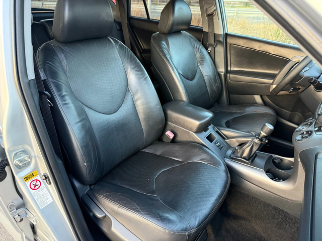 Toyota Rav4 2.2 D-4D / 4X4 / EXECUTIVE / KOJA / KEYLESS / NAVI - автомобили, коли, обяви за нови и употребявани 9