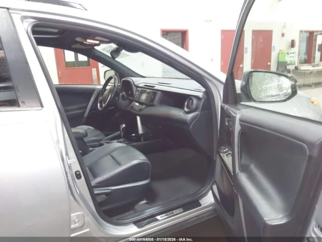 Toyota Rav4 SE - автомобили, коли, обяви за нови и употребявани 5