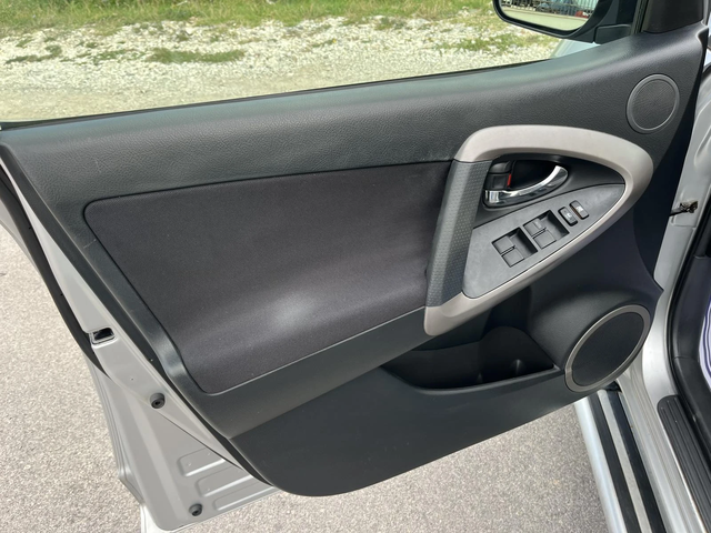 Toyota Rav4 2.2D4D 136кс 4Х4 КЛИТРОНИК ВНОС ИТАЛИЯ - автомобили, коли, обяви за нови и употребявани 6