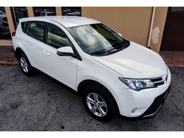 Toyota Rav4 2.0 D-4D ACTIVE - автомобили, коли, обяви за нови и употребявани 1