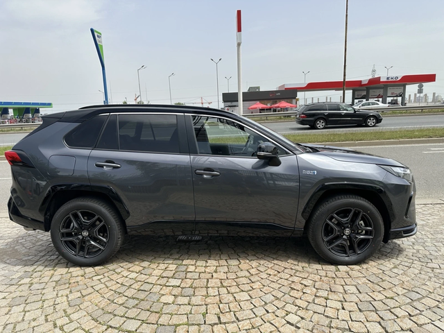 Toyota Rav4 GR/PLUG-IN HYBRID/306.PS 4x4 - автомобили, коли, обяви за нови и употребявани 4