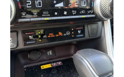 Toyota Rav4 Hybrid Limited * FULL * CARFAX - автомобили, коли, обяви за нови и употребявани 8