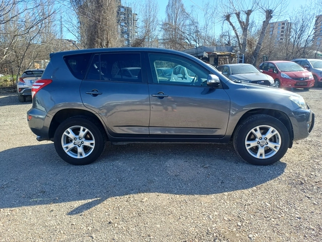 Toyota Rav4 2.2 D4D - автомобили, коли, обяви за нови и употребявани 3