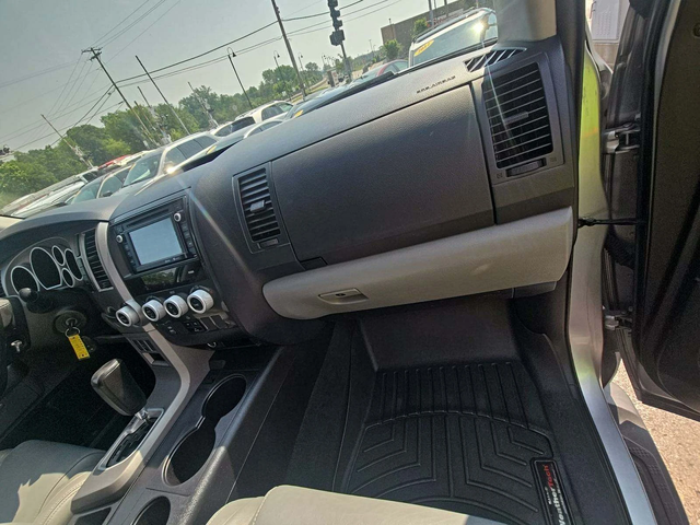 Toyota Sequoia SR5* 5.7 V8* ВИДЕО НА МОТОР* ПЕРФЕКТЕН ЗА ГАЗ - автомобили, коли, обяви за нови и употребявани 8