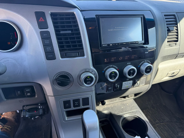 Toyota Sequoia 5.7L V8* LIMITED* 8МЕСТА* ПЕРФЕКТЕН ЗА ГАЗ!* ТОП О - автомобили, коли, обяви за нови и употребявани 8