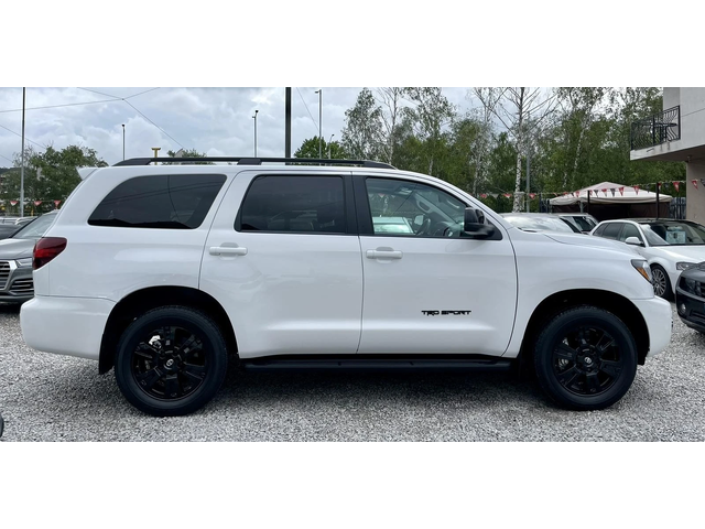 Toyota Sequoia 5.7i V8  17800km - автомобили, коли, обяви за нови и употребявани 3