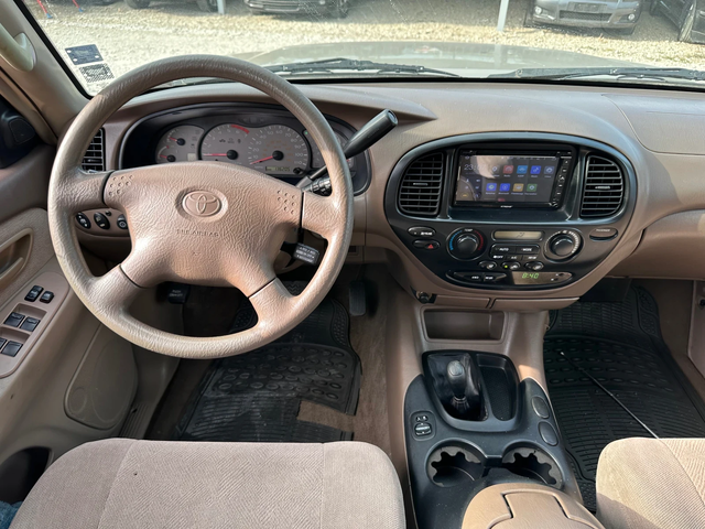 Toyota Sequoia 4.7i ГАЗ - автомобили, коли, обяви за нови и употребявани 8