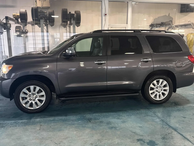 Toyota Sequoia 5.7 PLATINUM - автомобили, коли, обяви за нови и употребявани 1