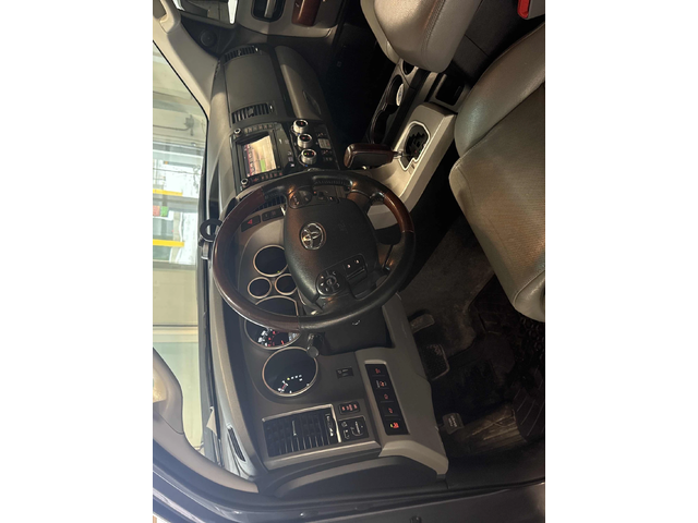 Toyota Sequoia 5.7 PLATINUM - автомобили, коли, обяви за нови и употребявани 5