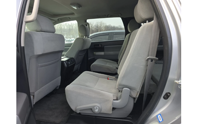 Toyota Sequoia SR5 - автомобили, коли, обяви за нови и употребявани 13