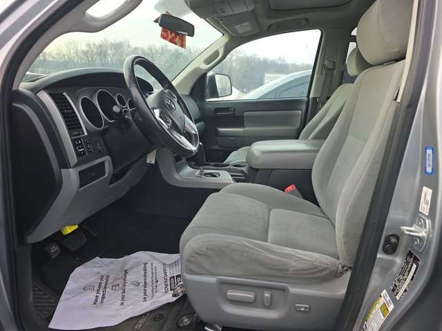 Toyota Sequoia SR5 - автомобили, коли, обяви за нови и употребявани 7