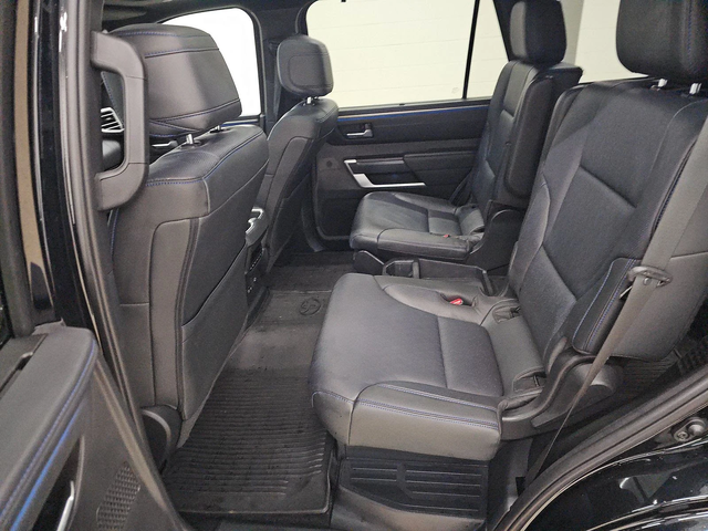 Toyota Sequoia Platinum 4x4* Pano* HuD - автомобили, коли, обяви за нови и употребявани 7