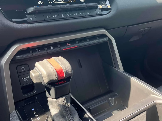 Toyota Sequoia 4WD  TRD / 360 / DISTRONIC - автомобили, коли, обяви за нови и употребявани 13
