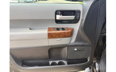 Toyota Sequoia Platinum - автомобили, коли, обяви за нови и употребявани 11
