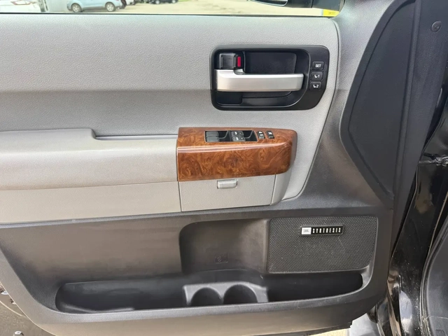 Toyota Sequoia Platinum - автомобили, коли, обяви за нови и употребявани 11
