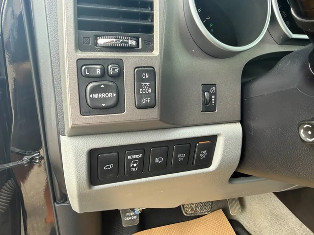 Toyota Sequoia Platinum - автомобили, коли, обяви за нови и употребявани 12