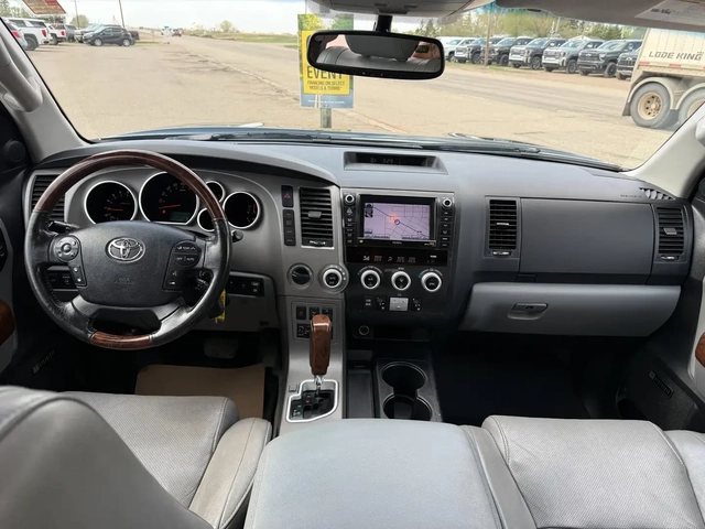 Toyota Sequoia Platinum - автомобили, коли, обяви за нови и употребявани 14