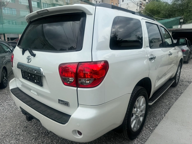 Toyota Sequoia Platinum - автомобили, коли, обяви за нови и употребявани 3
