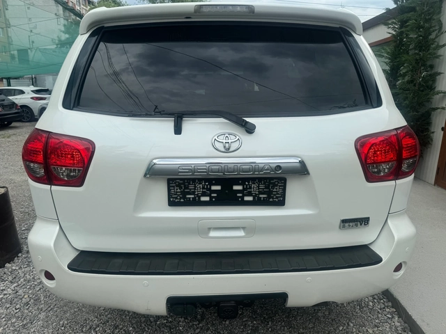 Toyota Sequoia Platinum - автомобили, коли, обяви за нови и употребявани 4