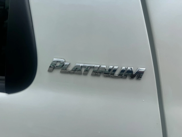 Toyota Sequoia Platinum - автомобили, коли, обяви за нови и употребявани 6