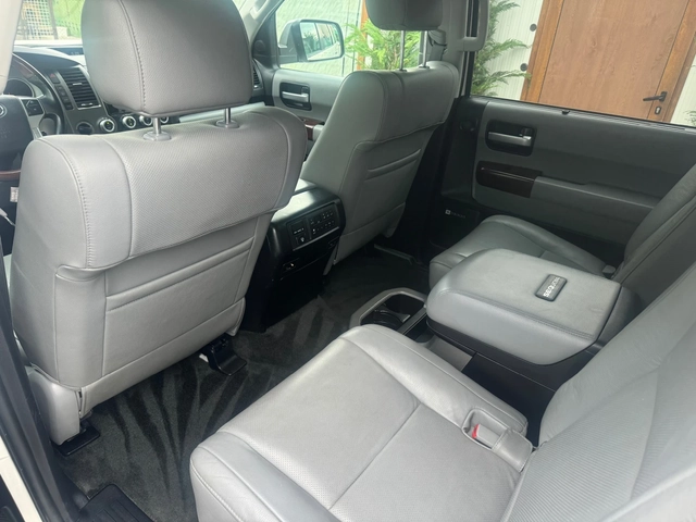 Toyota Sequoia Platinum - автомобили, коли, обяви за нови и употребявани 7