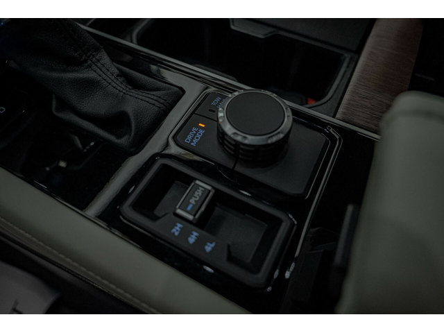 Toyota Sequoia Capstone/JBL/6+1/Обдухване/Panorama/HuD/Virtual/Lane Assist - автомобили, коли, обяви за нови и употребявани 11