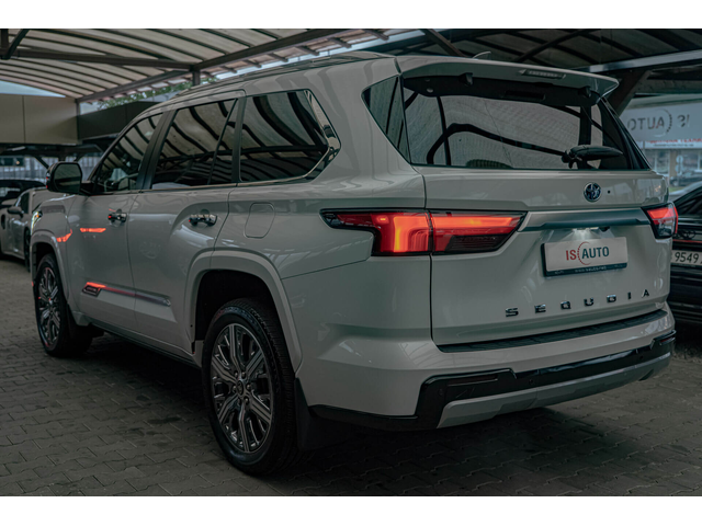 Toyota Sequoia Capstone/JBL/6+1/Обдухване/Panorama/HuD/Virtual/Lane Assist - автомобили, коли, обяви за нови и употребявани 4