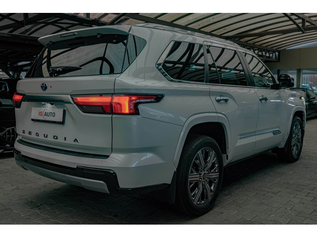 Toyota Sequoia Capstone/JBL/6+1/Обдухване/Panorama/HuD/Virtual/Lane Assist - автомобили, коли, обяви за нови и употребявани 5