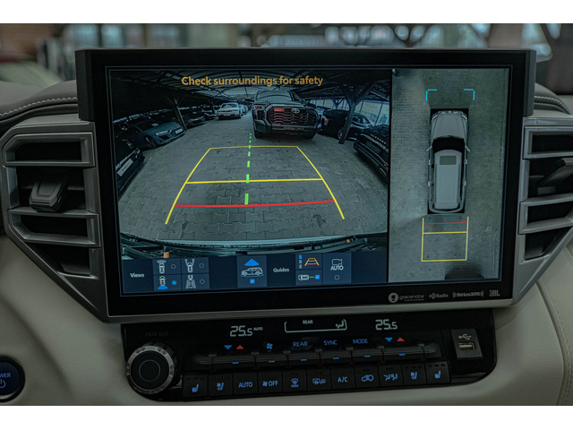 Toyota Sequoia Capstone/JBL/6+1/Обдухване/Panorama/HuD/Virtual/Lane Assist - автомобили, коли, обяви за нови и употребявани 8