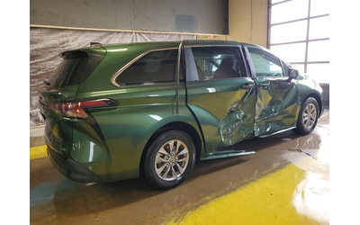 toyota-sienna-2-5l-4-all-wheel-drive - 2