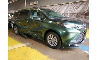 toyota-sienna-2-5l-4-all-wheel-drive - 3