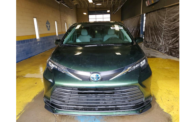 toyota-sienna-2-5l-4-all-wheel-drive - 4