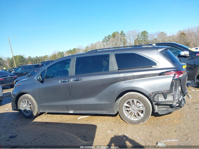 Toyota Sienna 2.5L I-4 DI, DOHC, VVT, 245HP Front Wheel Drive - автомобили, коли, обяви за нови и употребявани 13