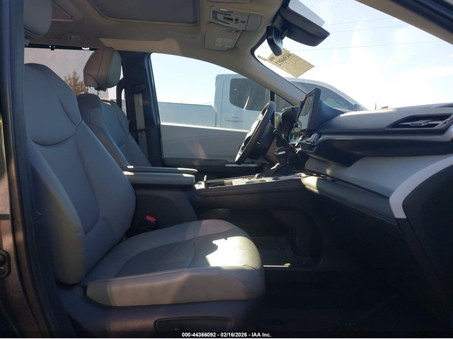 Toyota Sienna 2.5L I-4 DI, DOHC, VVT, 245HP Front Wheel Drive - автомобили, коли, обяви за нови и употребявани 4