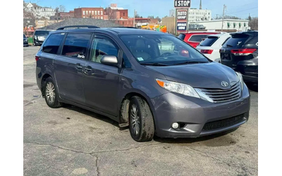 toyota-sienna - 0