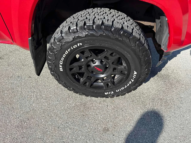 Toyota Tacoma * 4x4 Double Cab Auto* KEYLESS* - автомобили, коли, обяви за нови и употребявани 6