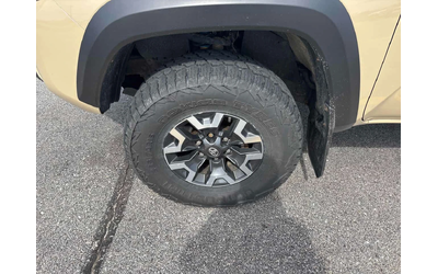Toyota Tacoma * 4x4 Double Cab Auto SB * 2 КЛЮЧА* PANO* ПОДГРЕВ* - автомобили, коли, обяви за нови и употребявани 6