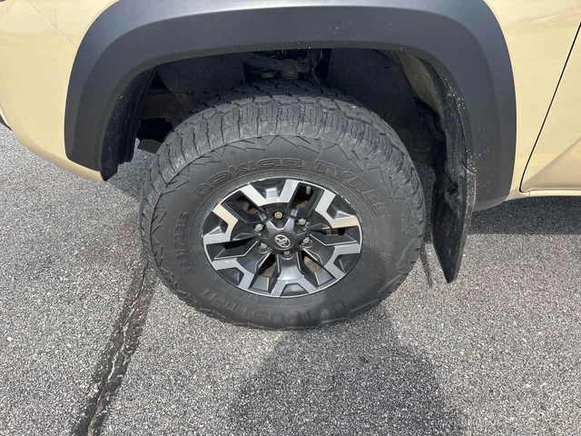 Toyota Tacoma * 4x4 Double Cab Auto SB * 2 КЛЮЧА* PANO* ПОДГРЕВ* - автомобили, коли, обяви за нови и употребявани 6