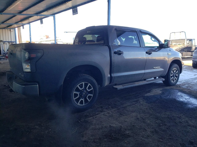 Toyota Tundra 5.7* CREWMAX SR5* РЕАЛНИ КМ* ПЕРФЕКТЕН - автомобили, коли, обяви за нови и употребявани 4